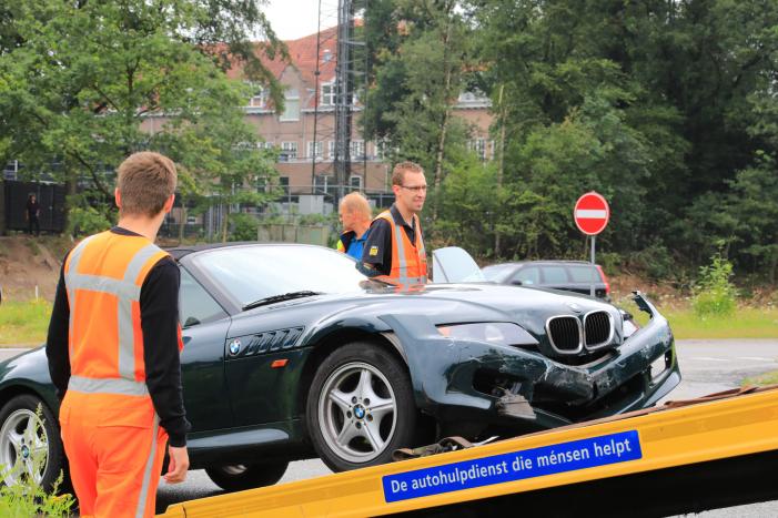 Schade na aanrijding tussen twee auto's