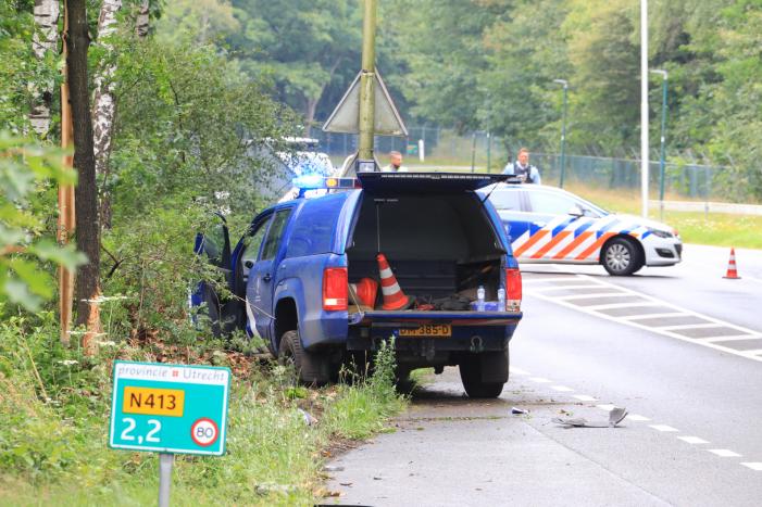 Auto van Koninklijke Marechaussee in botsing met andere auto