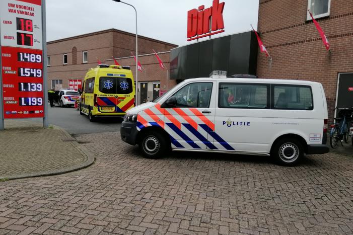 Jongetje aangereden voor supermarkt Dirk