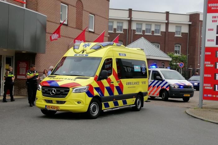 Jongetje aangereden voor supermarkt Dirk