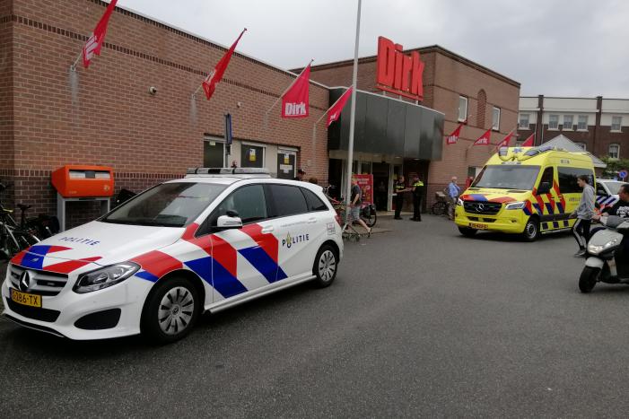 Jongetje aangereden voor supermarkt Dirk