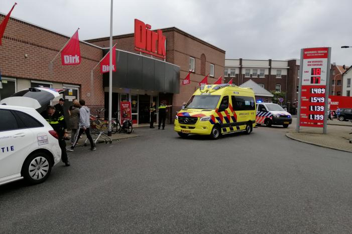 Jongetje aangereden voor supermarkt Dirk