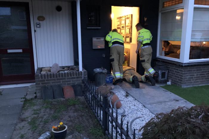 Kruipruimte vol met water door gebroken leiding