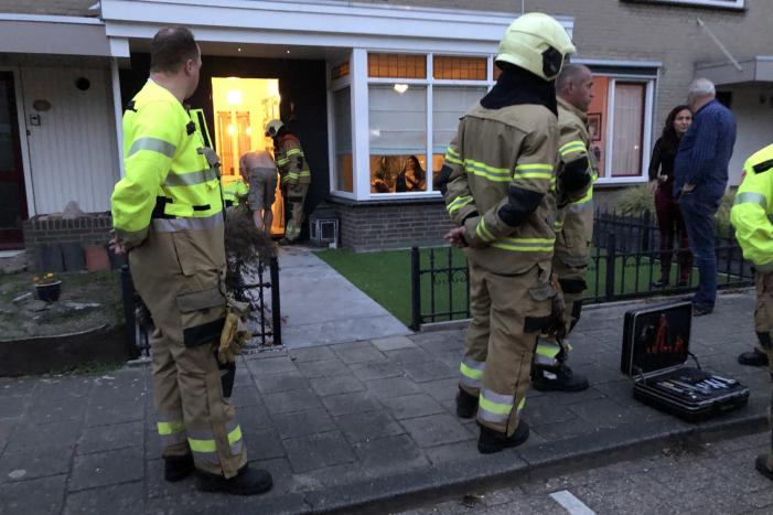 Kruipruimte vol met water door gebroken leiding