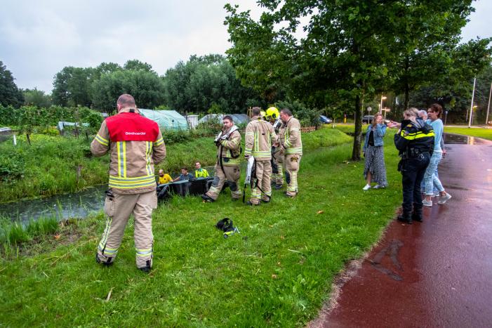 Zoekactie in sloot na aantreffen scooter