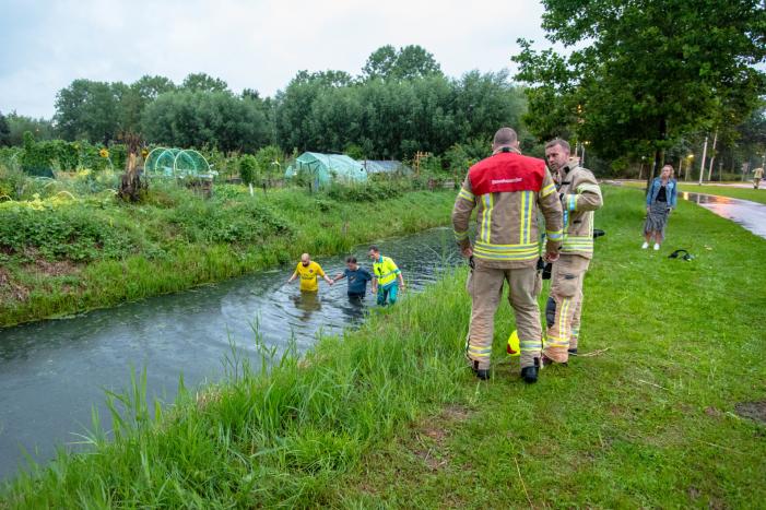 Zoekactie in sloot na aantreffen scooter