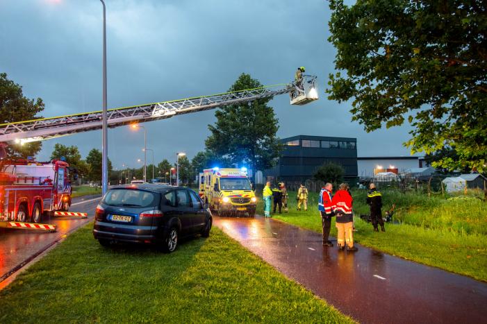 Zoekactie in sloot na aantreffen scooter
