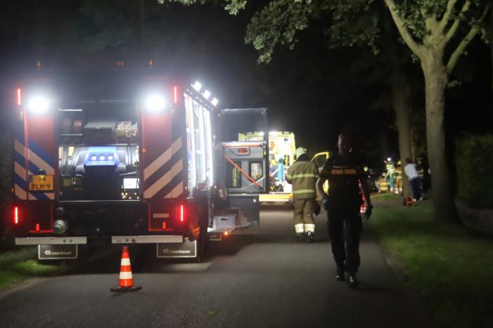 Gewonde bij aanrijding auto met boom