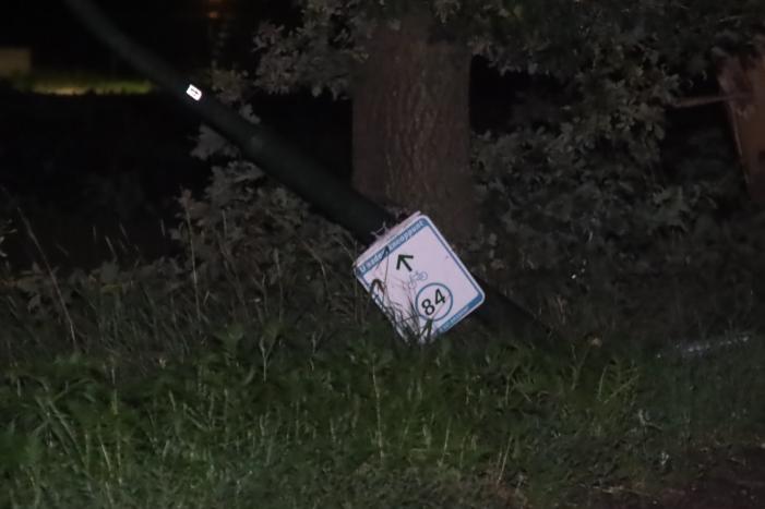 Gewonde bij aanrijding auto met boom