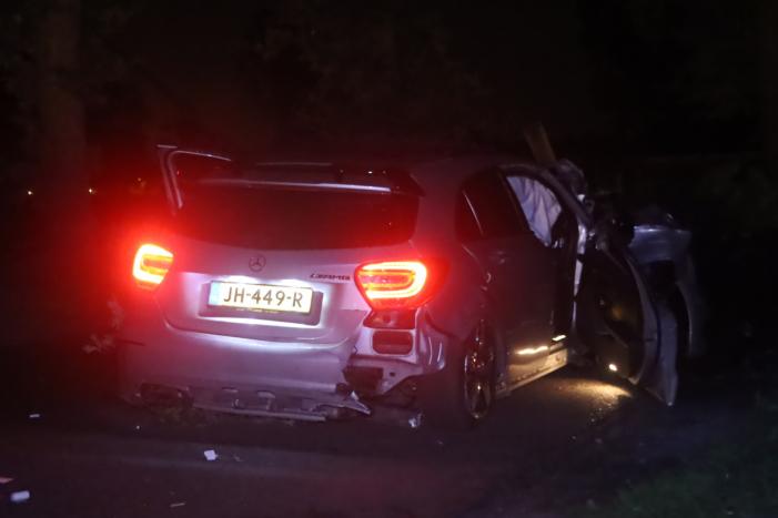 Gewonde bij aanrijding auto met boom