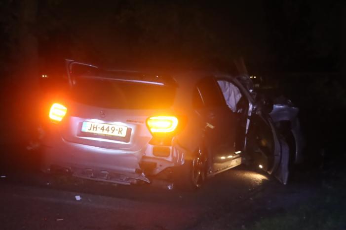 Gewonde bij aanrijding auto met boom