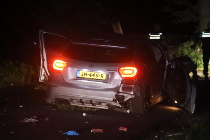 Gewonde bij aanrijding auto met boom