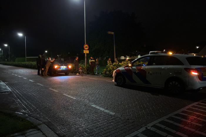 Schade nadat fietser op auto botst