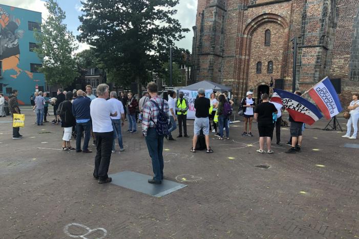 Kleine demonstratie tegen covid-19 maatregelen