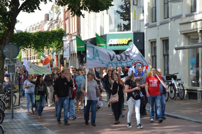 Kleine demonstratie tegen covid-19 maatregelen