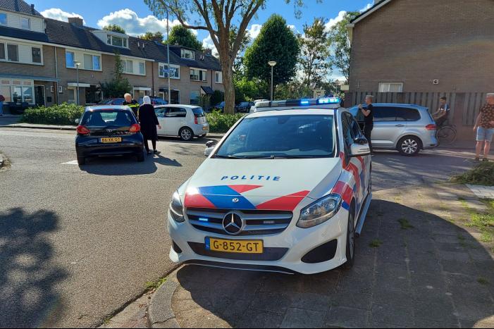 Maaltijdbezorger op brommer aangereden door auto