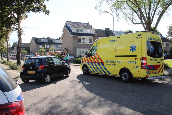 Maaltijdbezorger op brommer aangereden door auto