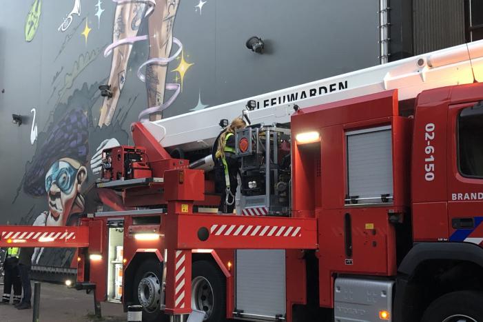 Vastzittende duiven door brandweer bevrijd