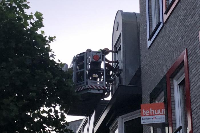 Vastzittende duiven door brandweer bevrijd