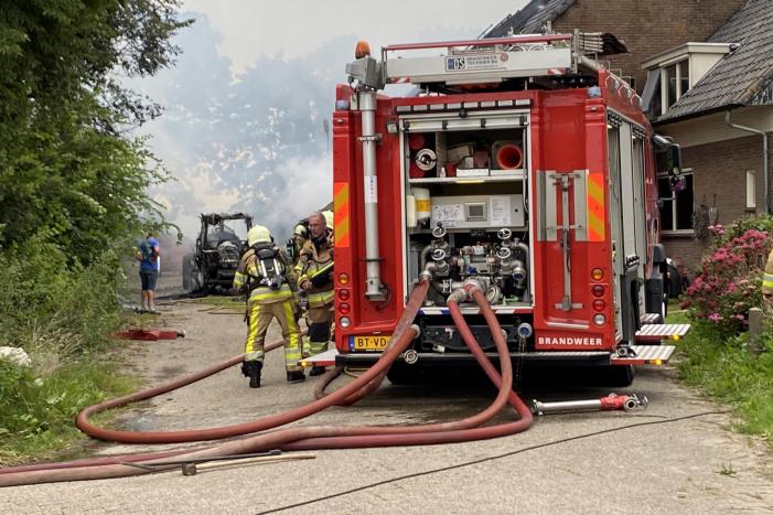 Tractor brand slaat over naar boerderij