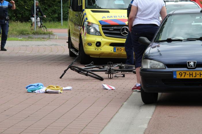 Jongeman op fiets gewond na verkeersongeval