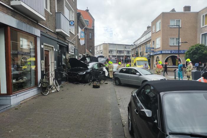 Tesla boort zich in winkelpui