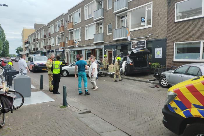 Tesla boort zich in winkelpui