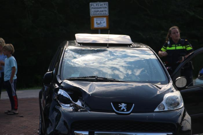 Brommerrijder gewond na aanrijding met auto
