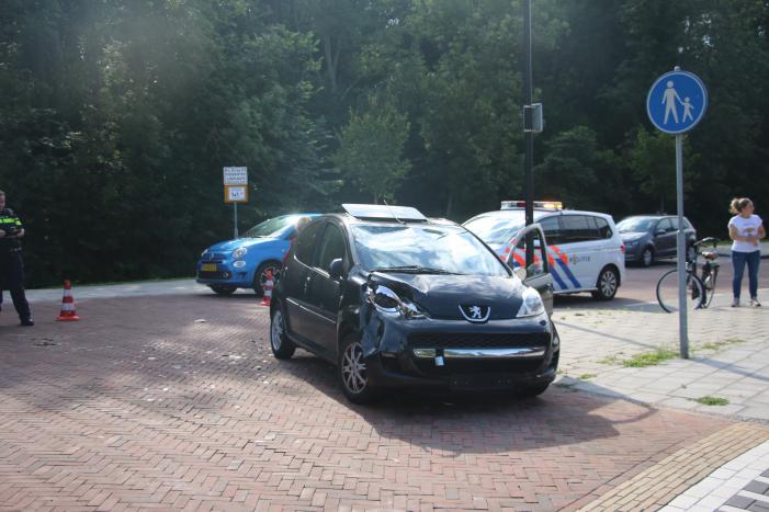 Brommerrijder gewond na aanrijding met auto