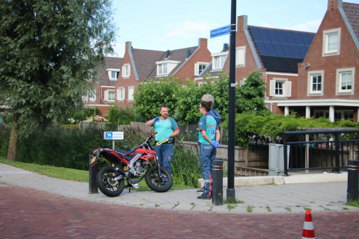 Brommerrijder gewond na aanrijding met auto