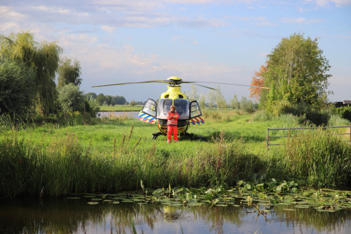 Personenauto belandt op zijn kant na ongeval