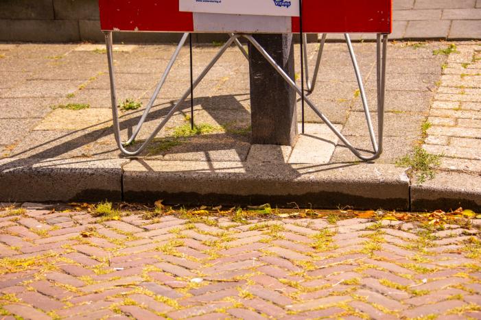 Waterlekkage onder trottoir ontstaan