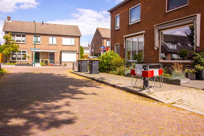 Waterlekkage onder trottoir ontstaan