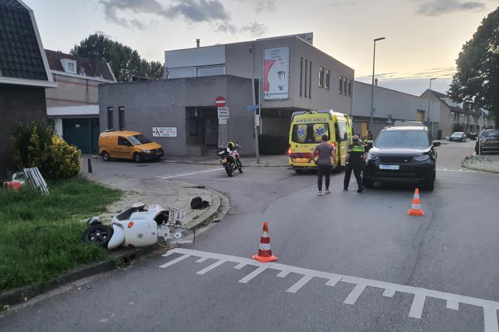 Scooterrijder gewond bij verkeersongeval