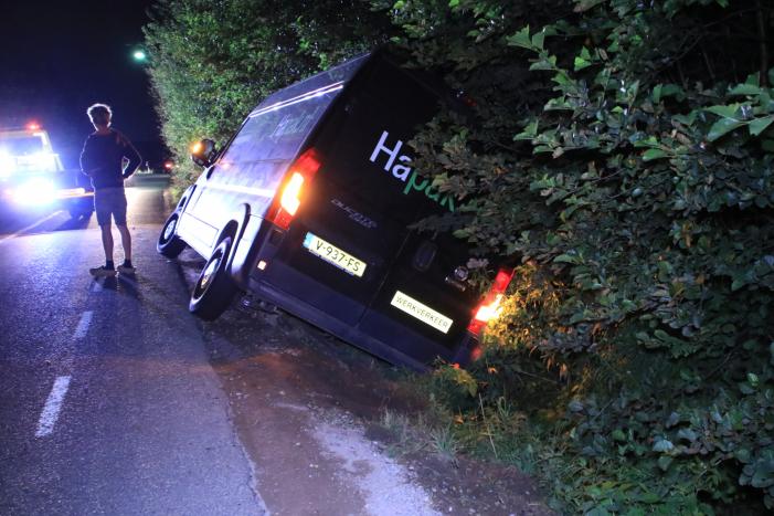 N224 bij Renswoude afgesloten wegens werkzaamheden, bestelbus in de sloot op alternatieve route