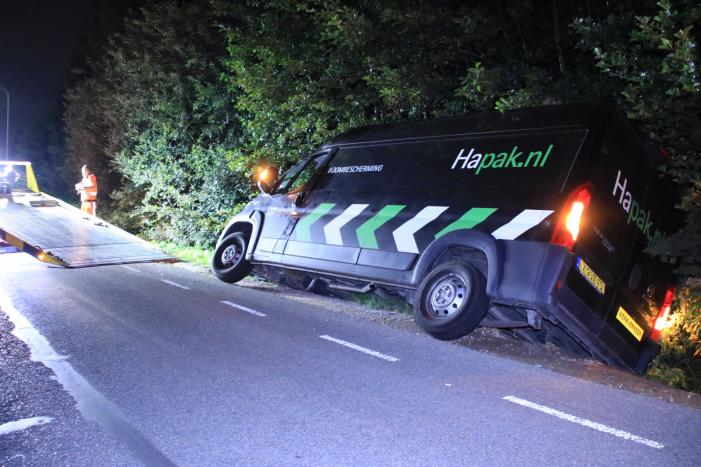 N224 bij Renswoude afgesloten wegens werkzaamheden, bestelbus in de sloot op alternatieve route