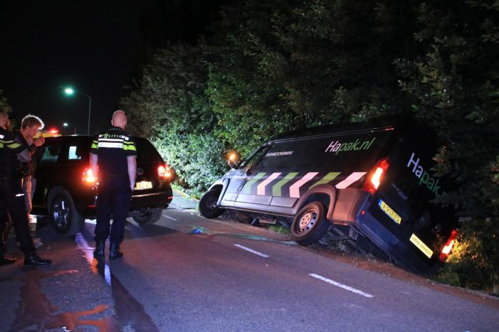 N224 bij Renswoude afgesloten wegens werkzaamheden, bestelbus in de sloot op alternatieve route