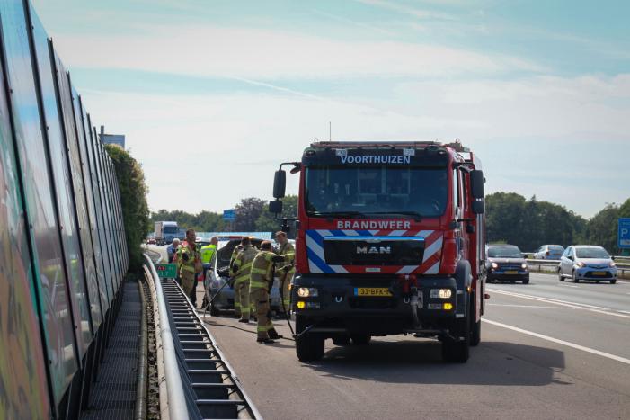 Politie blust beginnende autobrand