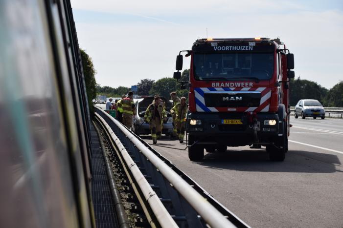 Politie blust beginnende autobrand
