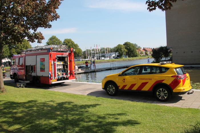 Boot in de problemen door gesprongen leiding