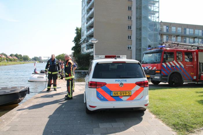 Boot in de problemen door gesprongen leiding