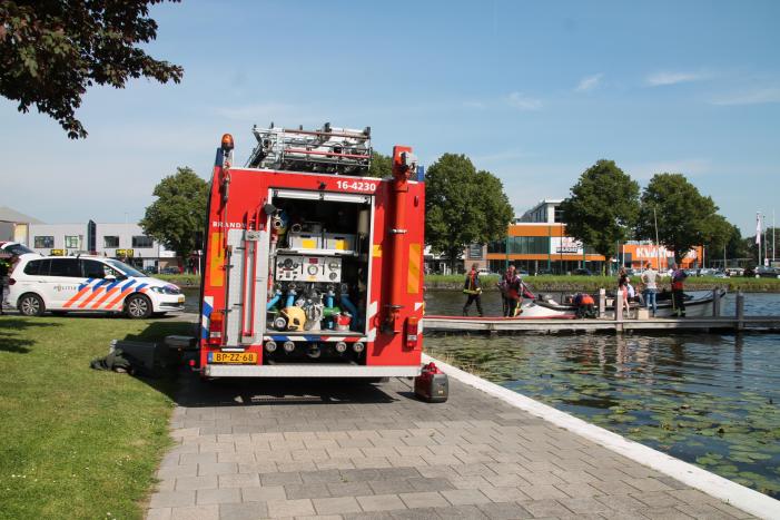 Boot in de problemen door gesprongen leiding