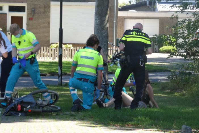 Fietser geschept door auto