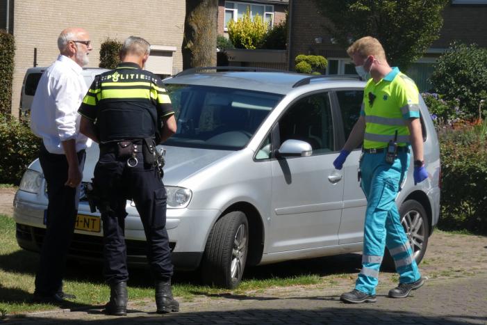 Fietser geschept door auto