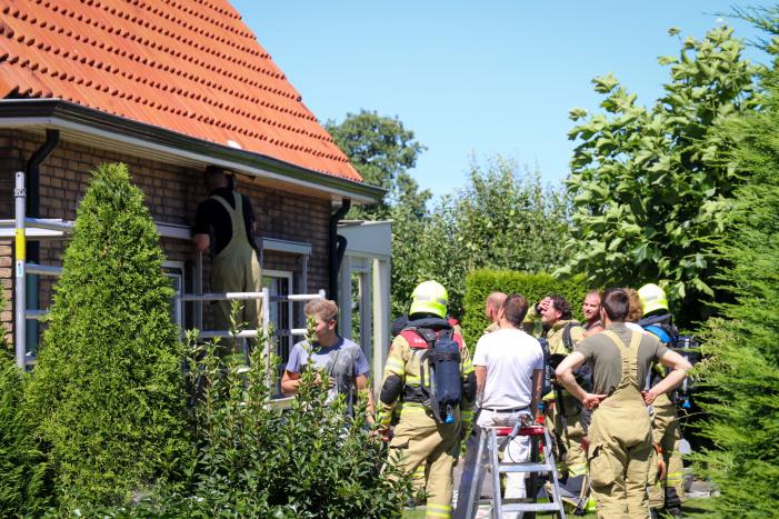 Brandweer onderzoekt brand bij woning