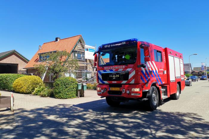 Brandweer onderzoekt brand bij woning