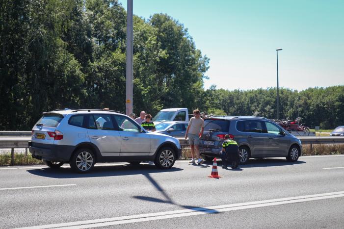Meerdere voertuigen betrokken bij kop-staartbotsing op snelweg
