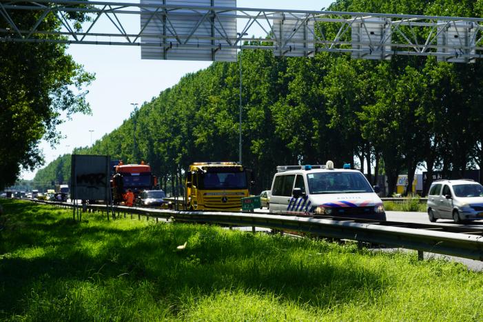 #Moordrecht Auto loopt veel schade op bij ongeval Rijksweg A20 Moordrecht.