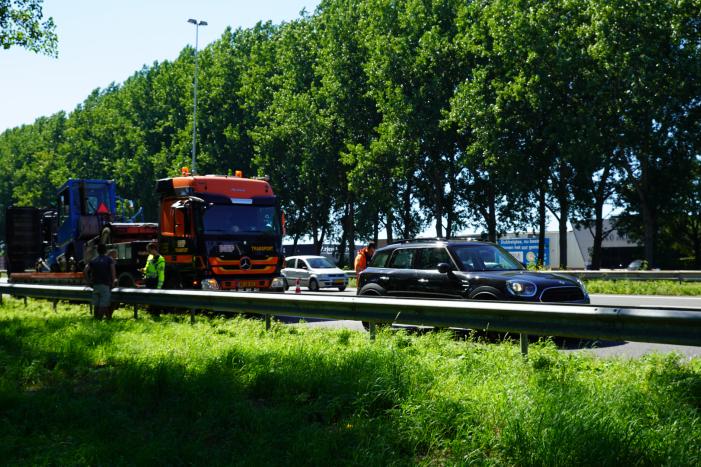 Auto loopt veel schade op bij ongeval