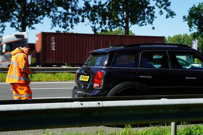 Auto loopt veel schade op bij ongeval